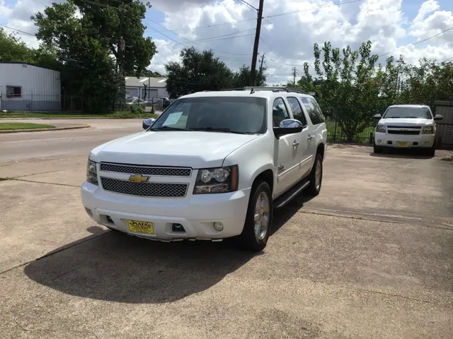 2013 Chevrolet Suburban 2WD 1500 LS's photo