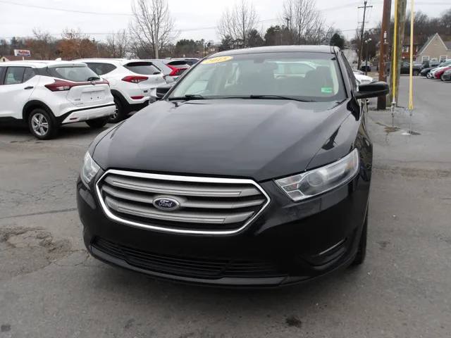 2015 Ford Taurus SEL's photo