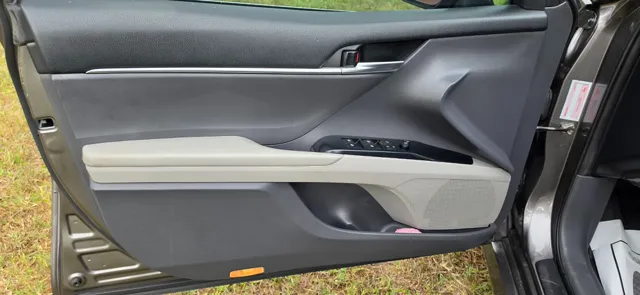 2019 Toyota Camry LE - Photo 13