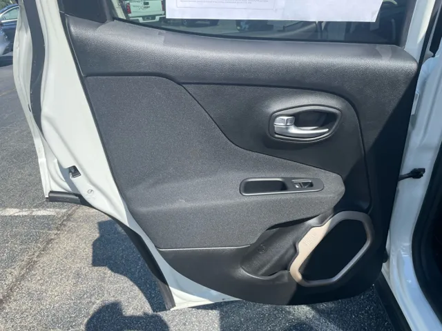2016 Jeep Renegade Latitude - Photo 12