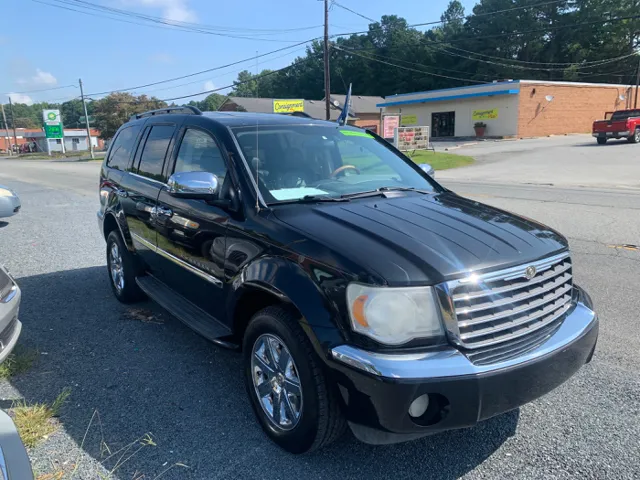 2009 Chrysler Aspen Limited's photo