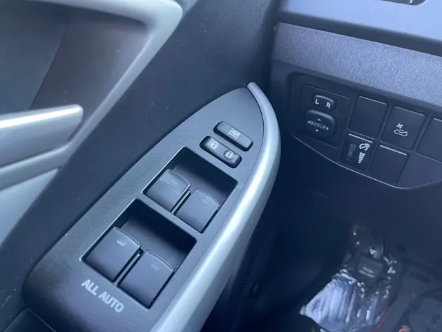 2014 Toyota Prius Four - Photo 17