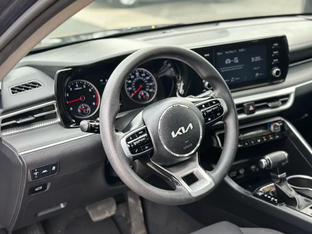 2022 Kia K5 LXS - Photo 8