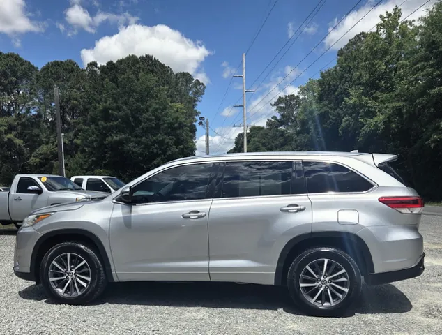 2017 Toyota Highlander XLE - Photo 7