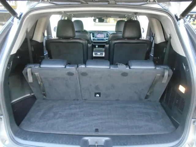 2019 Toyota Highlander SE - Photo 24