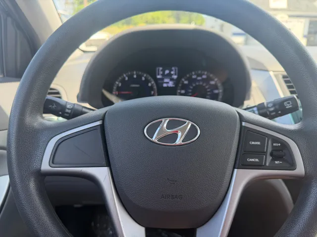 2017 Hyundai Accent 12