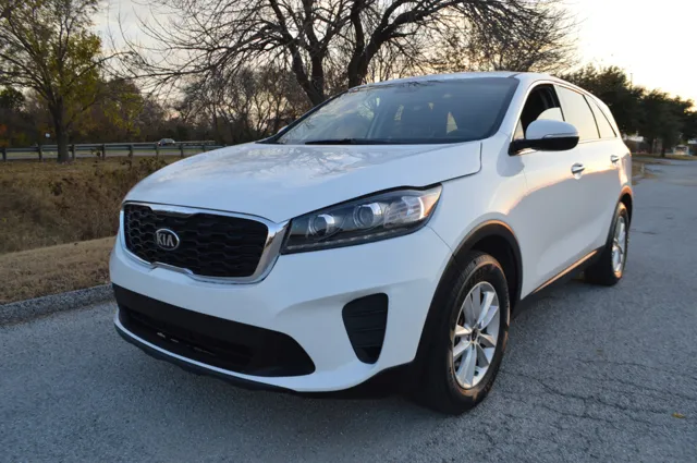 2019 Kia Sorento LX's photo