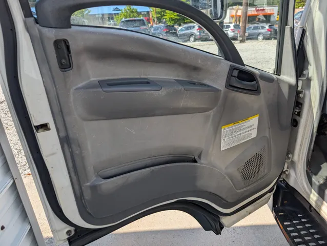 2010 Isuzu NPR - Photo 6