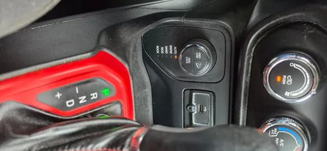 2015 Jeep Renegade Trailhawk - Photo 12