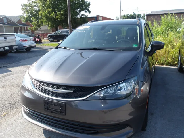 2020 Chrysler Voyager's photo