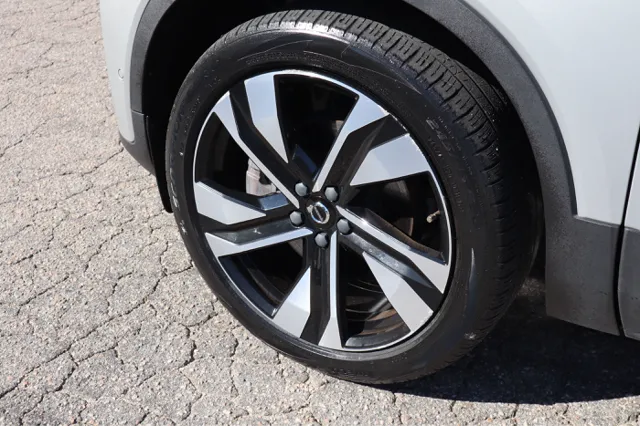 2023 Volvo XC40 Ultimate photo 8