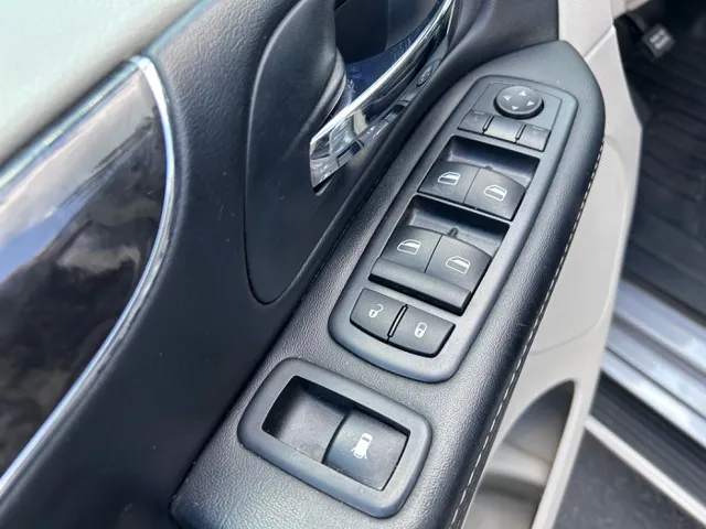 2015 Chrysler Town & Country Touring - Photo 17