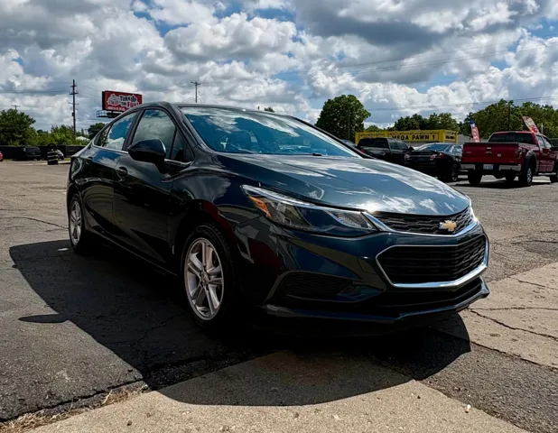 2017 Chevrolet Cruze LT FWD photo