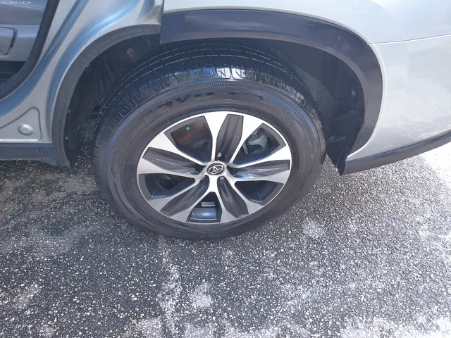 2021 Toyota Highlander XLE - Photo 12