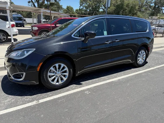 2018 Chrysler Pacifica Touring Plus's photo