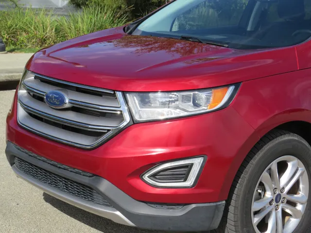 2016 Ford Edge SEL photo 2