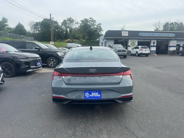 2022 Hyundai Elantra SEL photo 7
