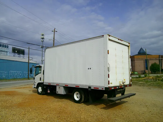 2017 Isuzu NPR HD - Photo 9
