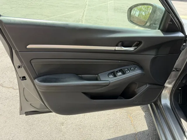 2019 Nissan Altima SV - Photo 11