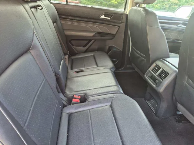 2021 Volkswagen Atlas SE w/Tech - Photo 7