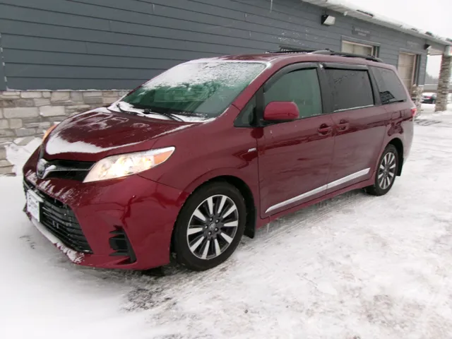 2018 Toyota Sienna LE