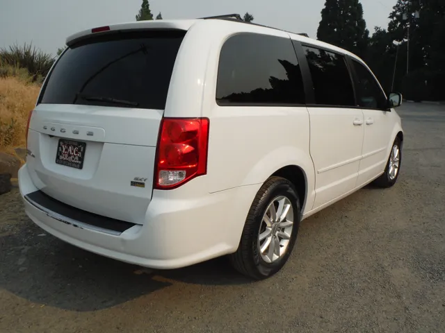 2014 Dodge Grand Caravan SXT - Photo 2
