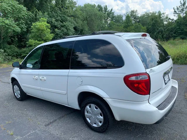 2006 Chrysler Town & Country LX photo 9