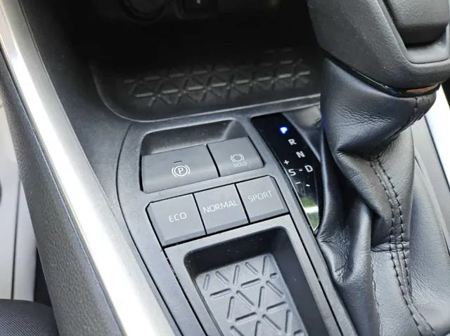 2022 Toyota RAV4 XLE photo 19