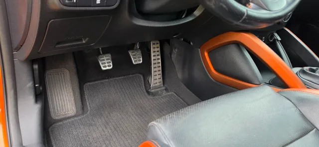 2016 Hyundai Veloster Base - Photo 11