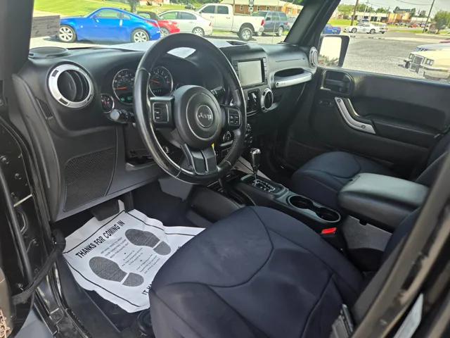 2015 Jeep Wrangler Sahara photo 4