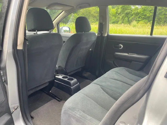 2011 Nissan Versa photo 26