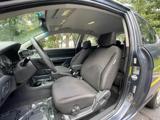 2011 Hyundai Accent GL - Photo 10