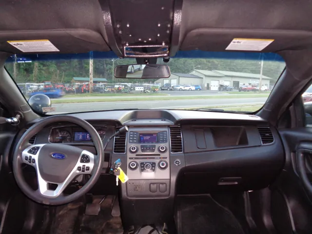 2016 Ford Taurus - Photo 18