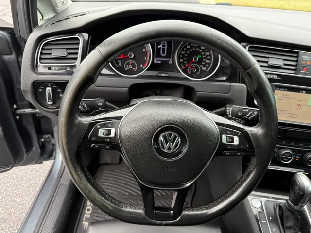 2017 Volkswagen Golf SportWagen 26