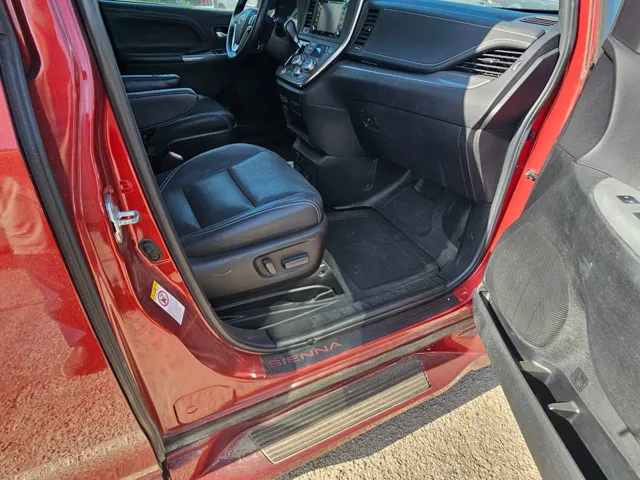 2018 Toyota Sienna SE - Photo 12