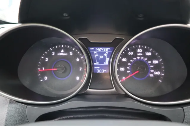 2016 Hyundai Veloster Base photo 10