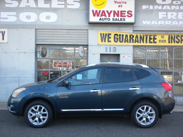 2013 Nissan Rogue SV's photo