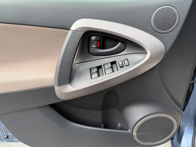 2006 Toyota RAV4 Base - Photo 12