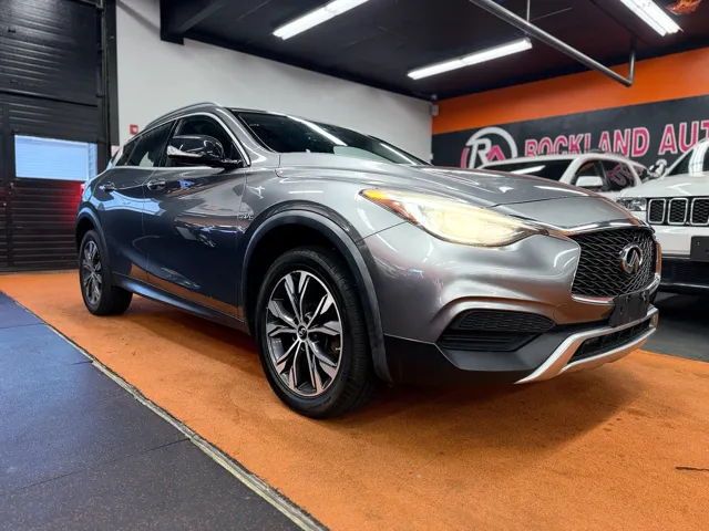 2018 INFINITI QX30 Luxury AWD's photo