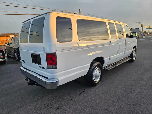 2013 Ford E-350 photo 3