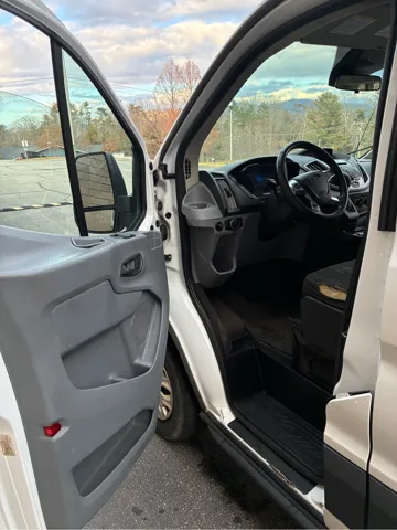2017 Ford Transit Wagon XLT - Photo 8
