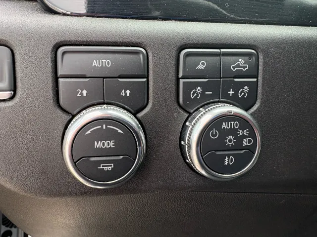 2025 GMC Sierra 1500 SLT - Photo 25