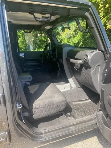 2010 Jeep Wrangler Unlimited Sport - Photo 9