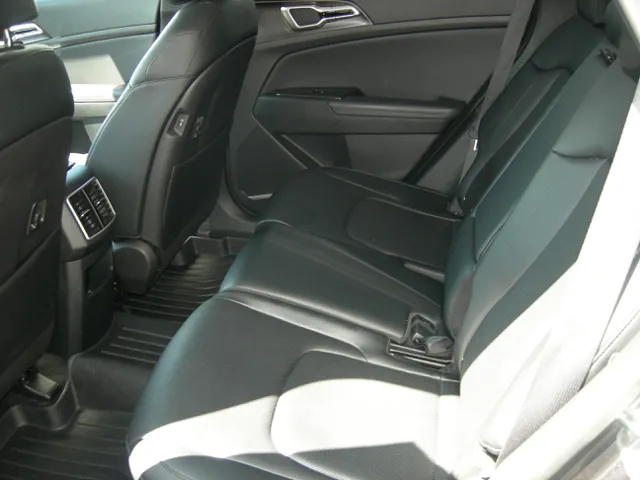 2023 Kia Sportage EX - Photo 17