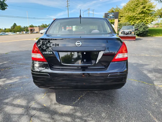 2011 Nissan Versa Base photo 9