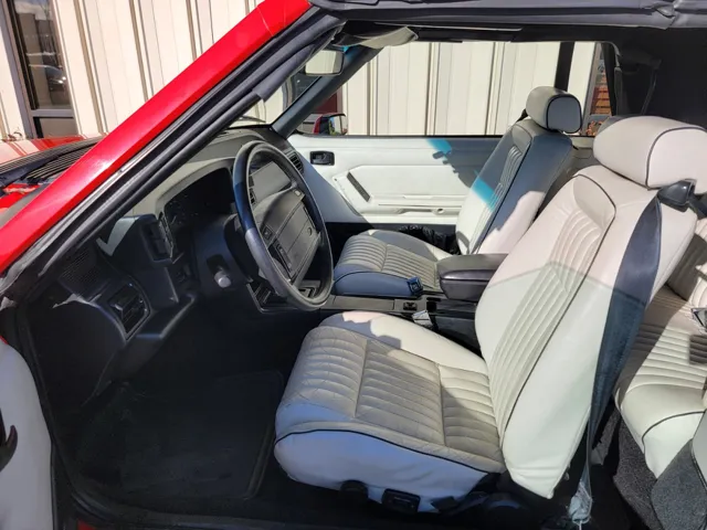 1992 Ford Mustang - Photo 10