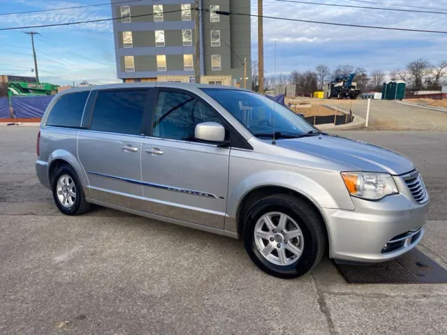 2012 Chrysler Town & Country Touring - Photo 24