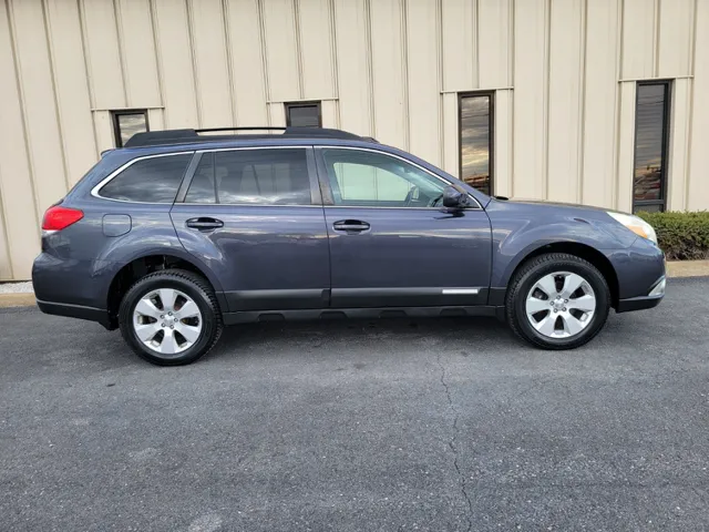 2011 Subaru Outback I Limited's photo