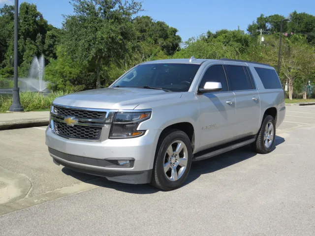2017 Chevrolet Suburban LT's photo