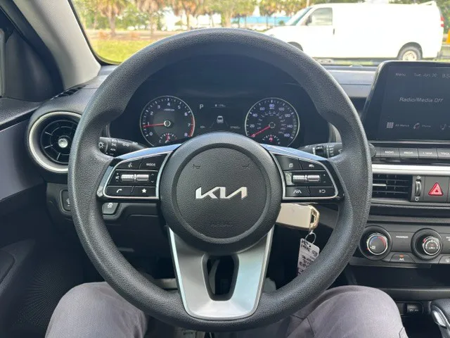 2023 Kia Forte LXS - Photo 8